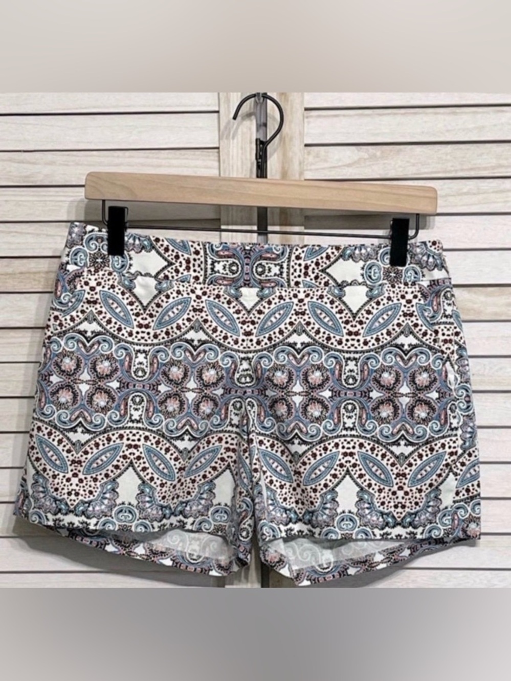 NWOT Express Blue Paisley Chino Shorts Women’s Size 2 PRICE FIRM
